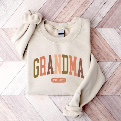 Est Grandma Sweatshirt - Personalized Grandma Gift Sweatshirt