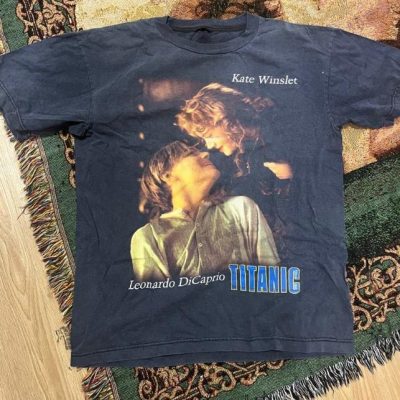 Vintage Titanic Film T-Shirt - 90s Retro Movie Merch
